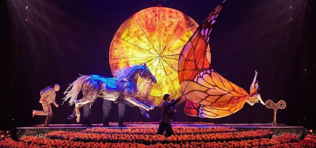 Cirque du Soleil: LUZIA