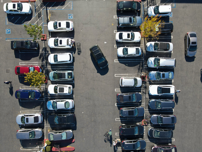 5 Things to Consider When Choosing a Parking Lot in a Busy City