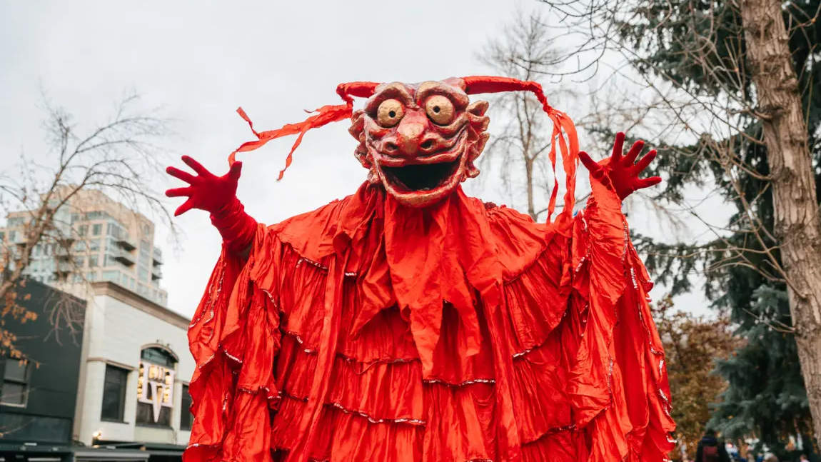 Halloween on 17th: A Carnival of Curiosities